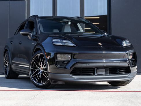 New 2025 Porsche Macan 4 Electric image 6