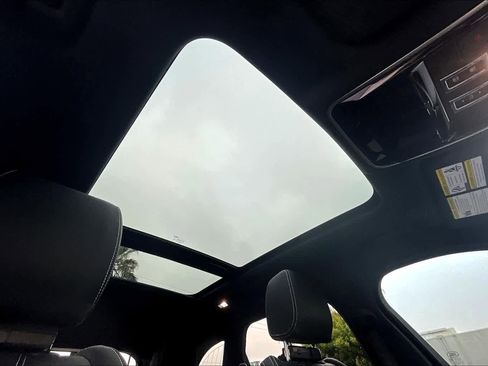 Used 2023 Land Rover Range Rover Velar R-Dynamic S image 26