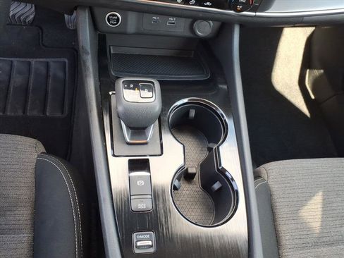 Used 2023 Nissan Rogue SV image 15