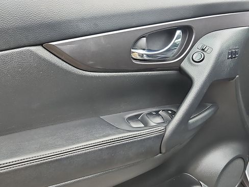 Certified 2020 Nissan Rogue SV w/ Premium Package image 12