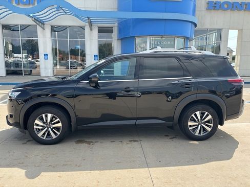 Used 2024 Nissan Pathfinder SL w/ Cargo Package image 6