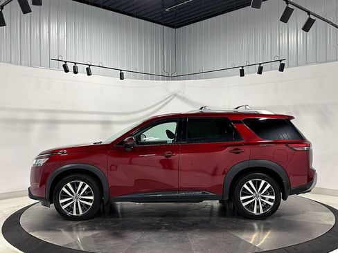 Used 2022 Nissan Pathfinder Platinum w/ Cargo Package AWD/4WD image 16