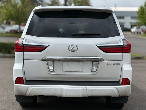 Used 2016 Lexus LX 570 4WD w/ Luxury Package image 4