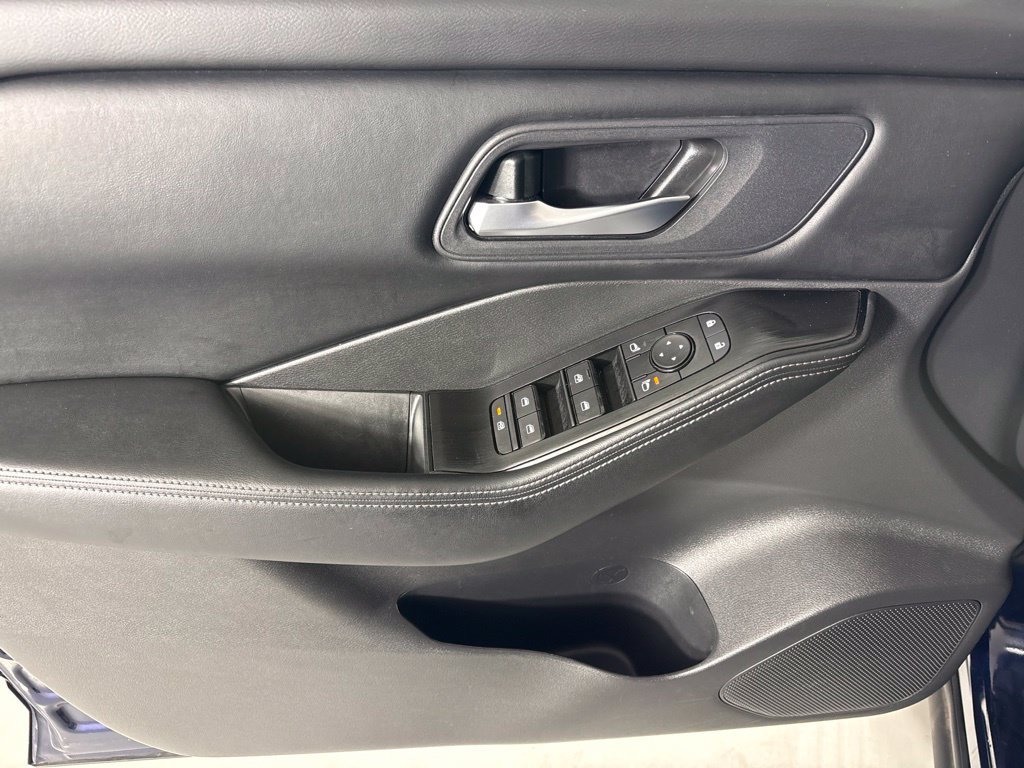 Used 2025 Nissan Rogue SV FWD image 29