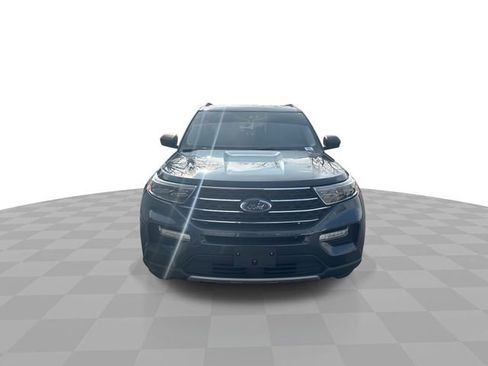 Used 2022 Ford Explorer XLT w/ Equipment Group 202A image 4