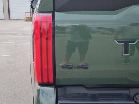 Used 2023 Toyota Tundra SR5 w/ SR5 Convenience Package AWD/4WD image 23