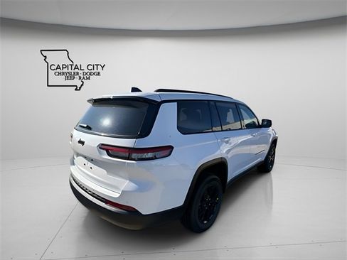 New 2025 Jeep Grand Cherokee L Altitude image 9