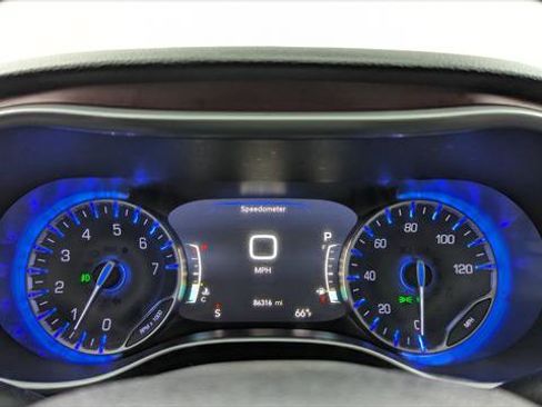 Used 2018 Chrysler Pacifica Limited w/ Advanced Safetytec Group image 24