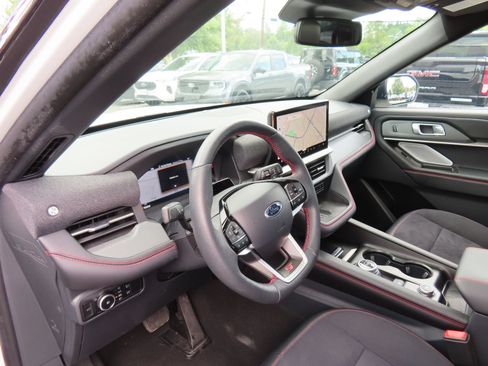 Used 2025 Ford Explorer ST AWD/4WD image 18