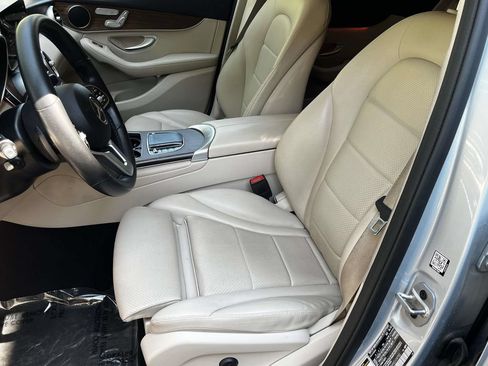 Used 2022 Mercedes-Benz GLC 300 4MATIC w/ Premium Package Lite image 11