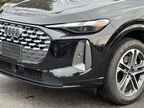 Certified 2025 Audi Q5 2.0T Premium w/ 19" Wheel Package image 8