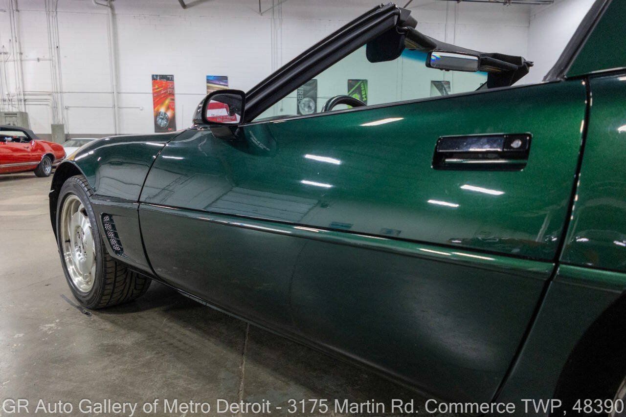 Used 1995 Chevrolet Corvette Coupe RWD image 23