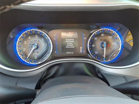 Certified 2020 Chrysler Pacifica Touring-L image 15