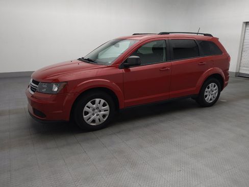 Used 2020 Dodge Journey SE w/ SE Popular Equipment Group FWD image 2