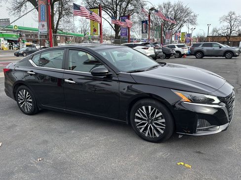 Used 2023 Nissan Altima 2.5 SV image 10
