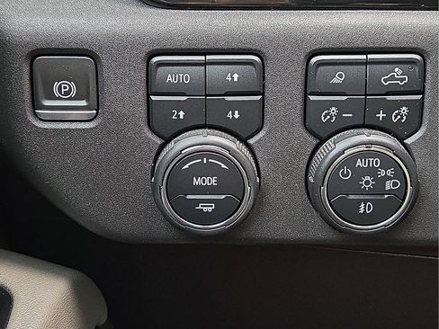 Used 2023 Chevrolet Silverado 1500 ZR2 image 16