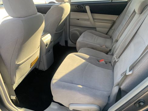 Used 2011 Toyota Highlander 2WD image 16