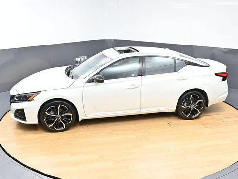 Used 2023 Nissan Altima 2.5 SR AWD/4WD image 46