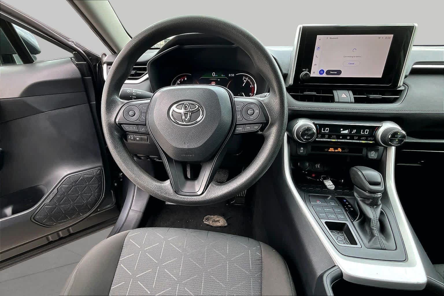 Used 2025 Toyota RAV4 XLE AWD/4WD image 5