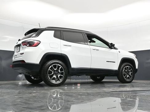 Used 2025 Jeep Compass Trailhawk AWD/4WD image 54
