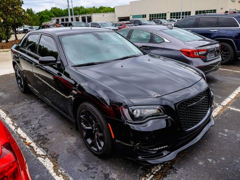 Used 2023 Chrysler 300 Touring L w/ Popular Equipment Group RWD image 2