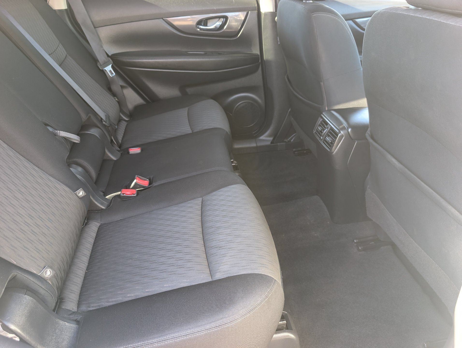 Used 2020 Nissan Rogue SV FWD image 13