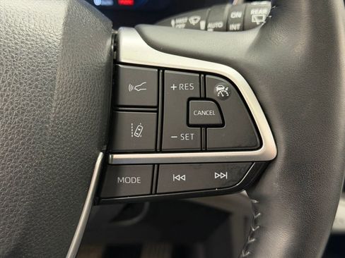 Used 2023 Toyota Highlander Platinum AWD/4WD image 27