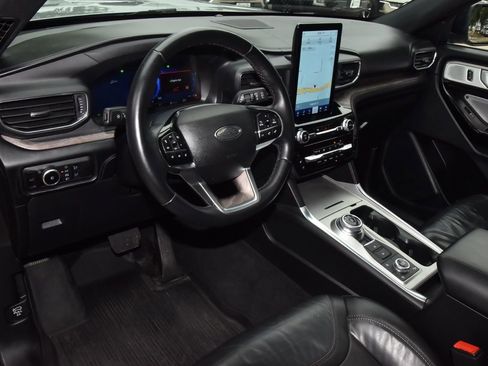 Used 2023 Ford Explorer Platinum w/ Technology Package AWD/4WD image 31