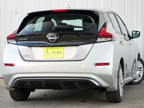 Used 2025 Nissan Leaf S image 4