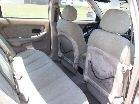 Used 2002 Hyundai Elantra GLS FWD image 19