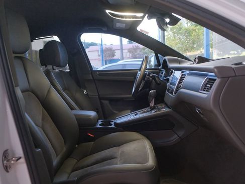 Used 2017 Porsche Macan S image 33