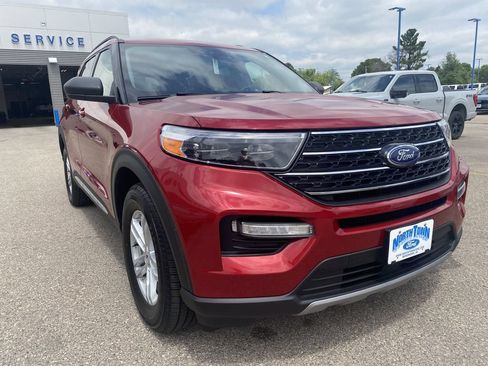 Used 2021 Ford Explorer XLT w/ Equipment Group 202A AWD/4WD image 4