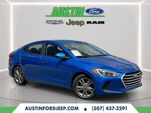 Used 2017 Hyundai Elantra SE image 5