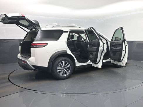 Used 2024 Nissan Pathfinder SL image 62