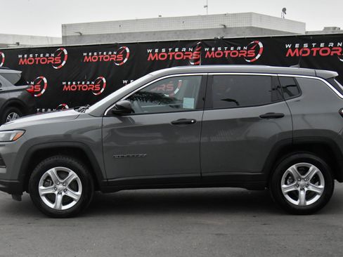 Used 2023 Jeep Compass Sport image 4