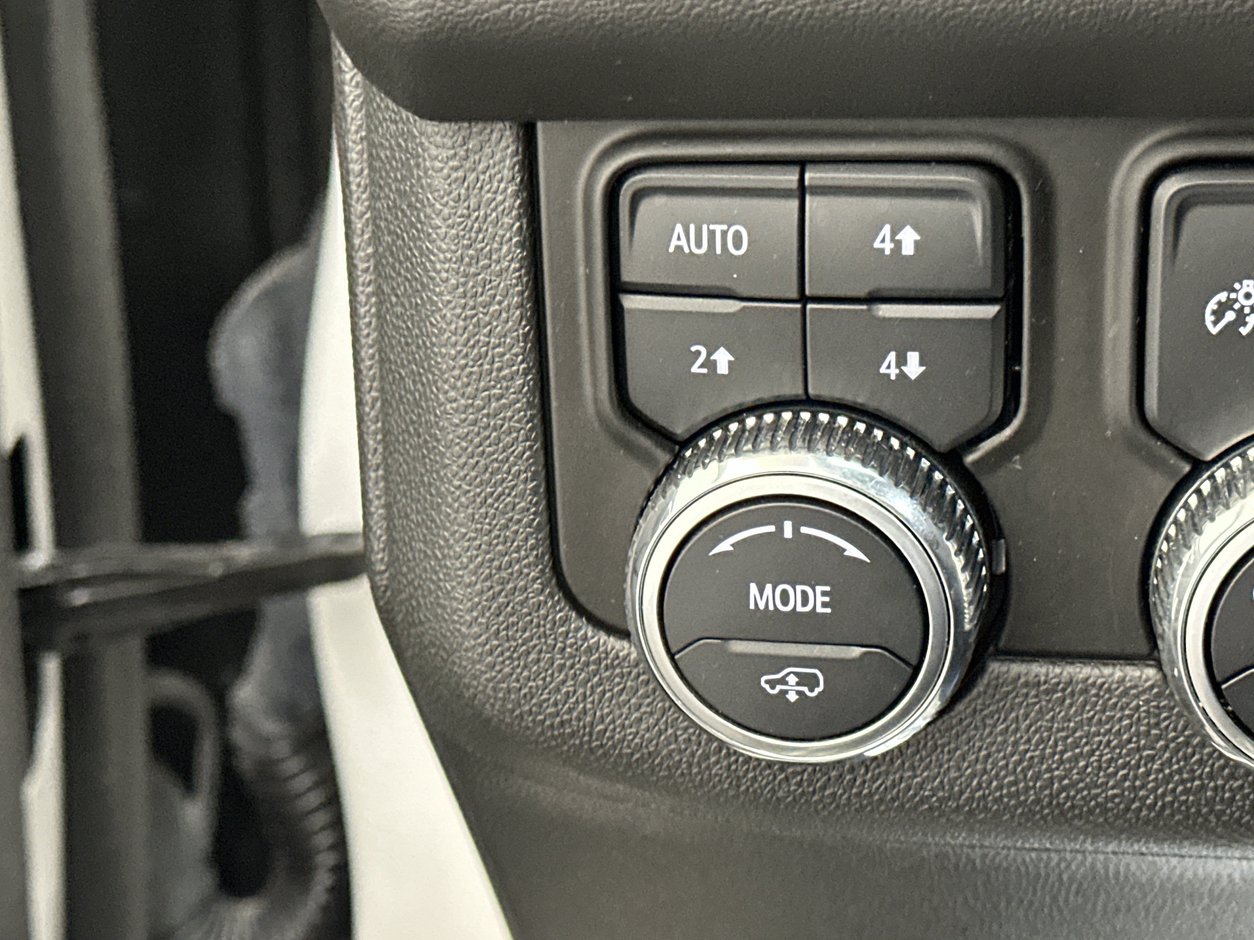 Used 2023 GMC Yukon AT4 w/ AT4 Premium Plus Package AWD/4WD image 42