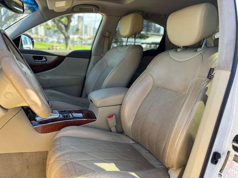 Used 2015 INFINITI QX70 AWD w/ Premium Package image 9