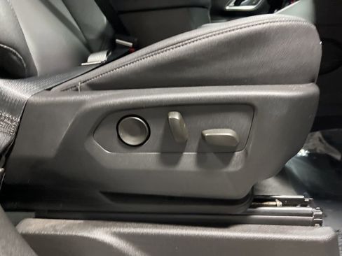 Used 2024 Chevrolet Suburban LT image 11