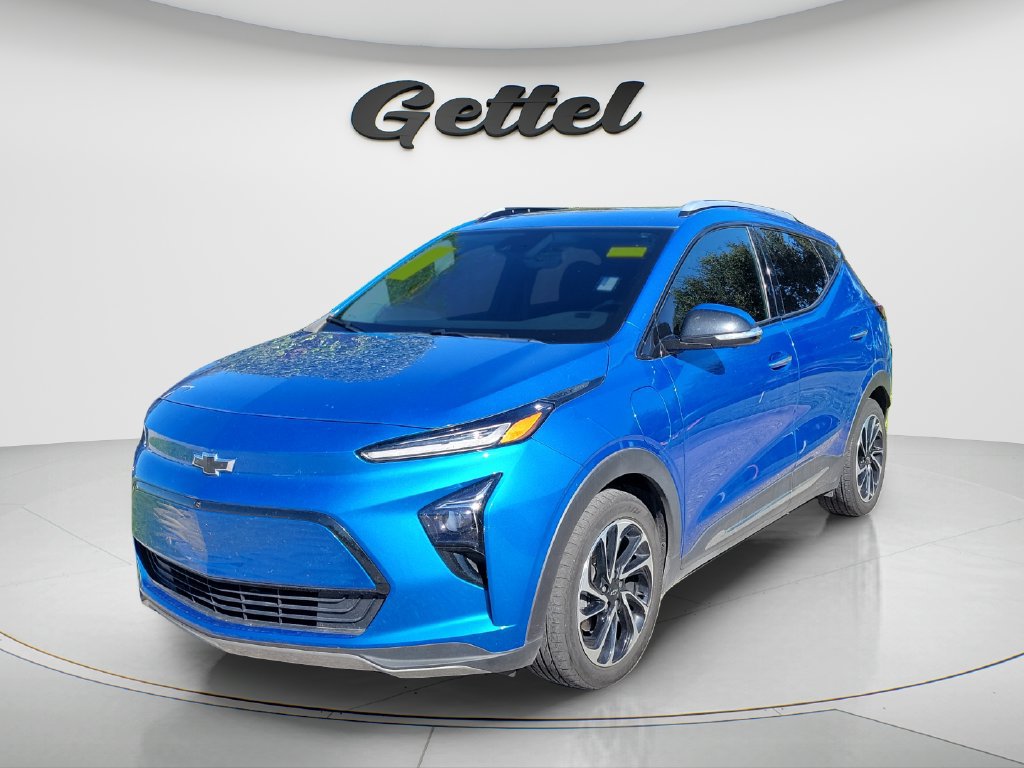 Used 2023 Chevrolet Bolt EUV Premier w/ Sun & Sound Package FWD image 1