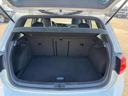 Used 2017 Volkswagen Golf R 4-Door image 24