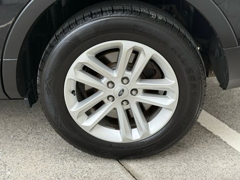 Used 2017 Ford Explorer XLT w/ Equipment Group 202A image 11