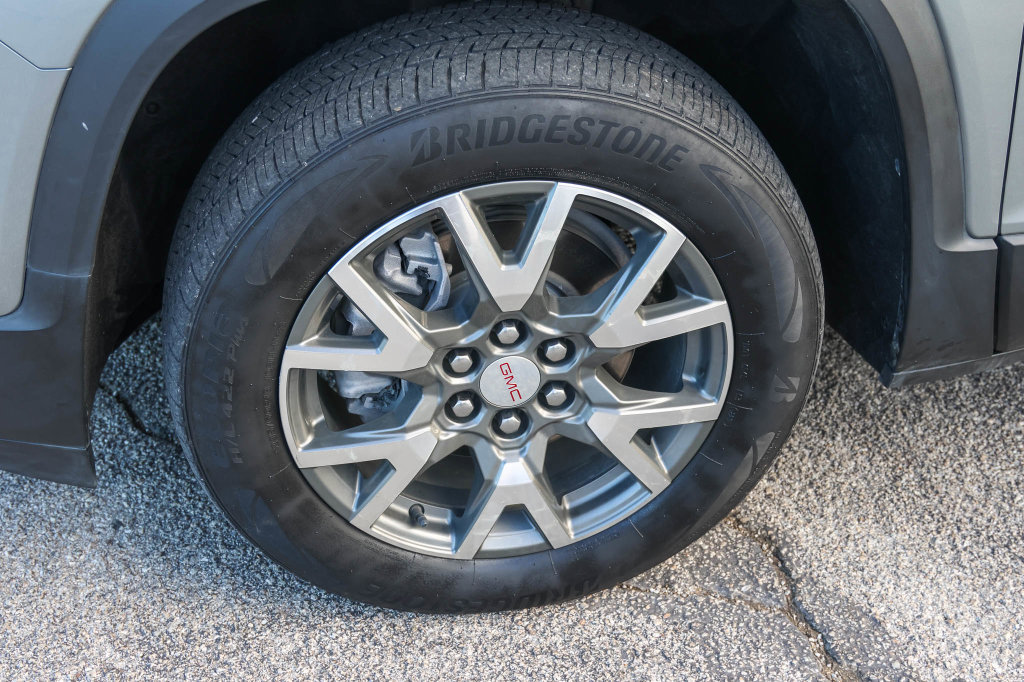 Used 2023 GMC Acadia SLE AWD/4WD image 7