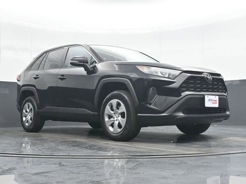 Used 2022 Toyota RAV4 LE image 33