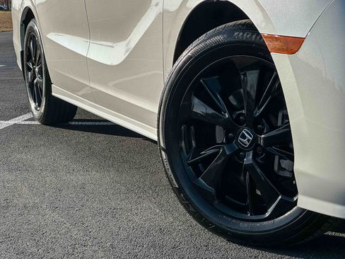 Certified 2024 Honda Odyssey Sport image 3