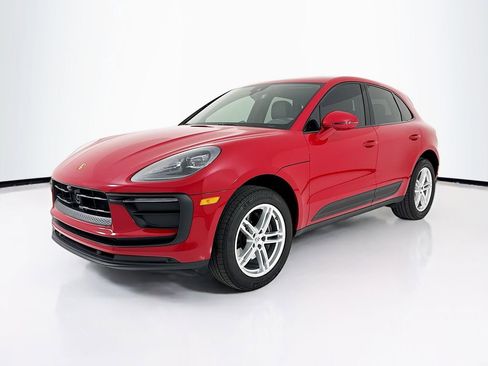 Certified 2025 Porsche Macan image 1