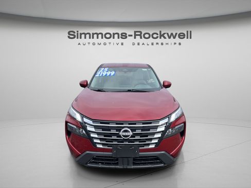 Used 2025 Nissan Rogue SV image 2