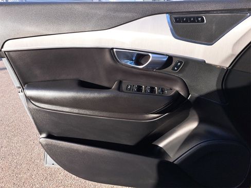 Used 2022 Volvo XC90 T5 Momentum image 31