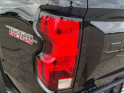 Used 2024 Chevrolet Colorado Trail Boss w/ Technology Package AWD/4WD image 26