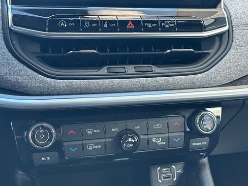 Used 2022 Jeep Compass Latitude w/ Convenience Group image 23