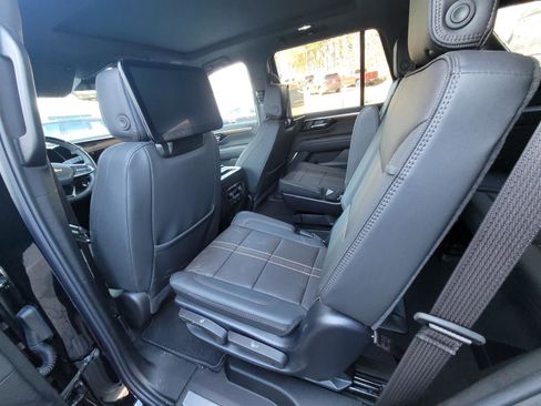 Used 2025 Chevrolet Tahoe High Country image 8